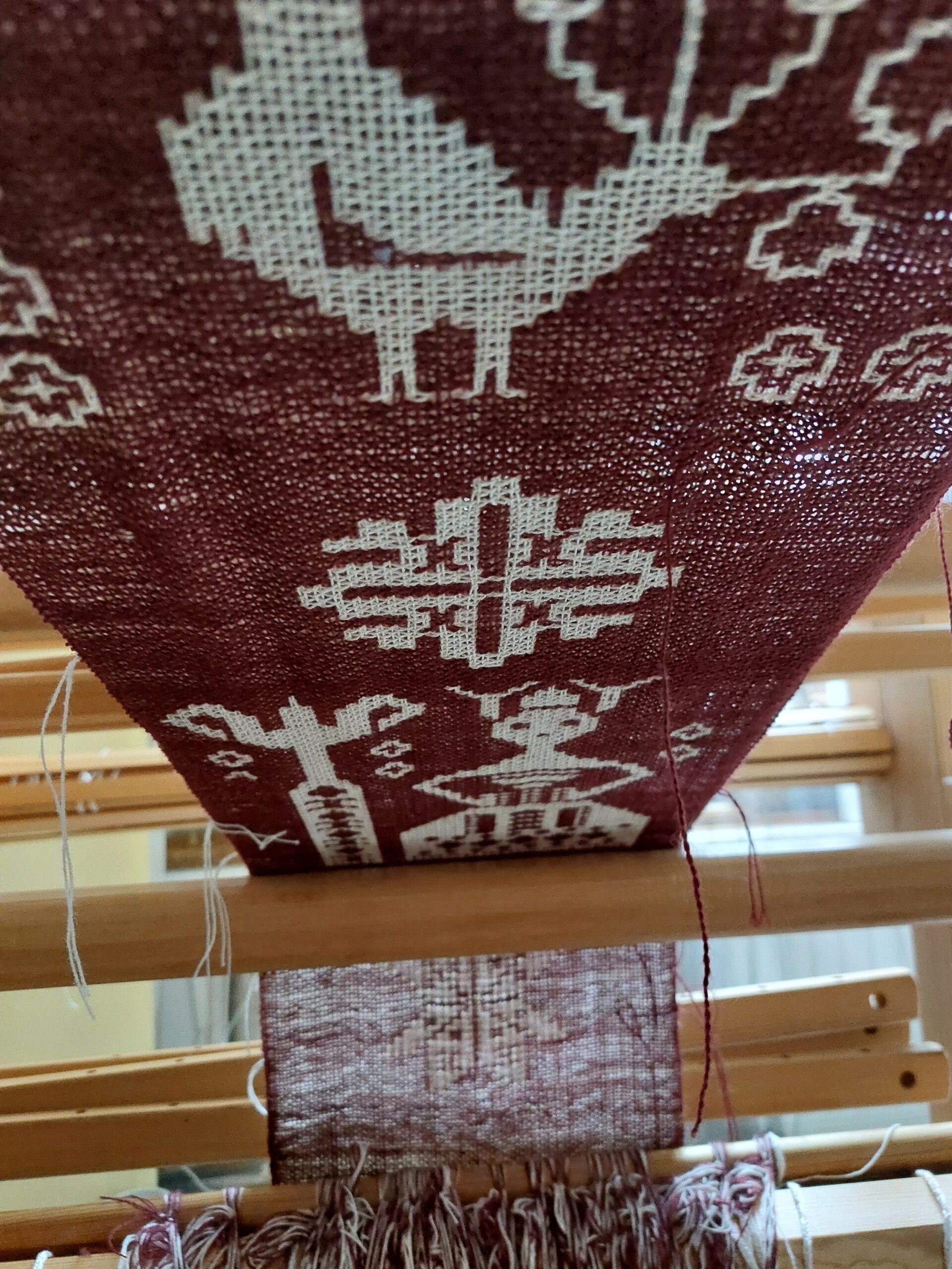 Finn Weave: a lady, a star, and a peacock